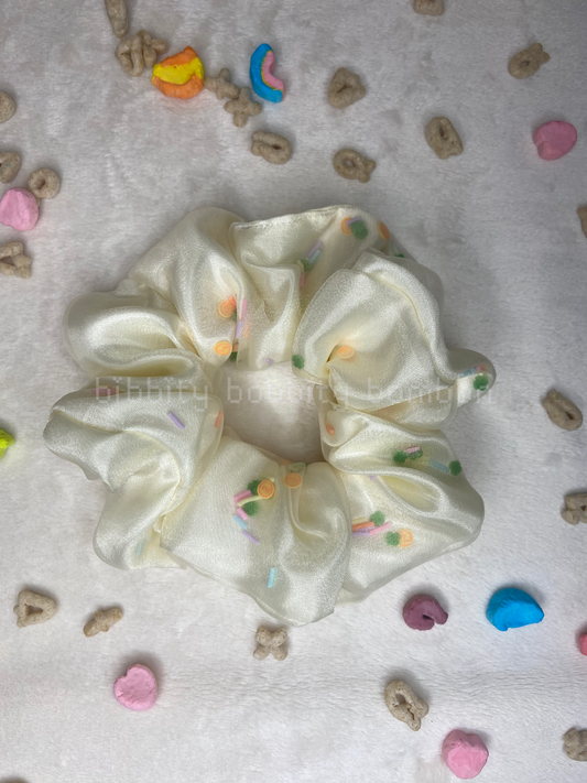 Ivory clovers 𝒂𝒏𝒅 gold coins scrunchie